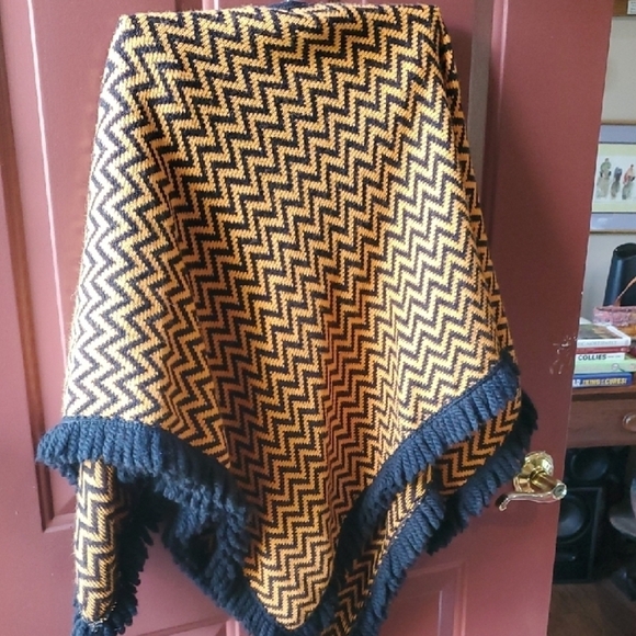 Vintage England Toplet Chevron Poncho in Black and Gold - Picture 8 of 8
